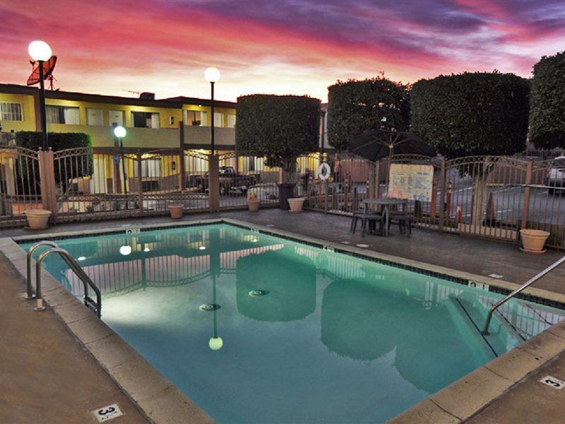 Hollywood Inn Express South Los Angeles Extérieur photo