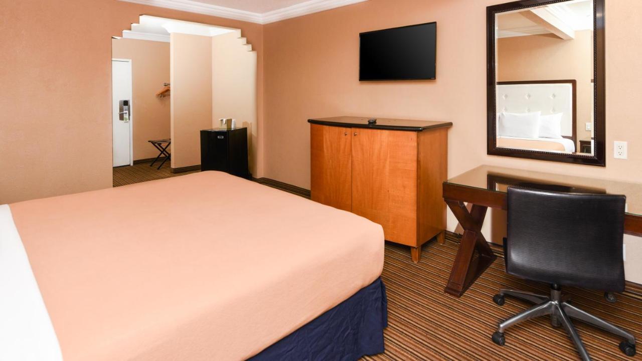 Hollywood Inn Express South Los Angeles Extérieur photo